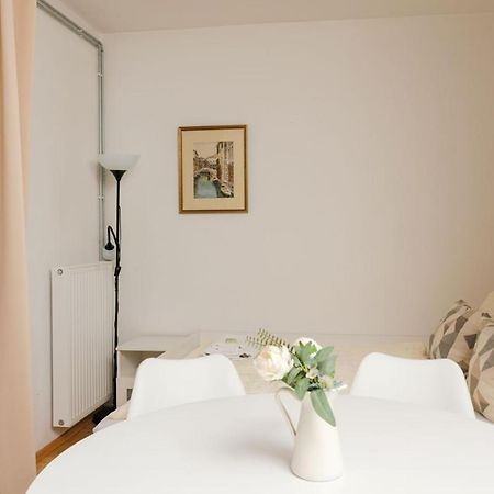 Apartment Zentral Direkt An U-Bahn Station Vienne Extérieur photo